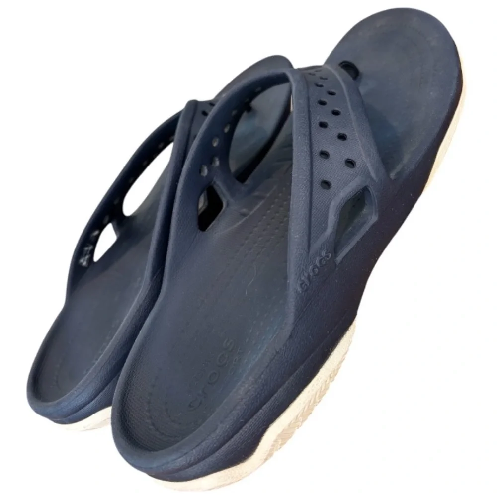 Crocs Men’s Swiftwater Deck Navy Blue Flip Sandals Size 11